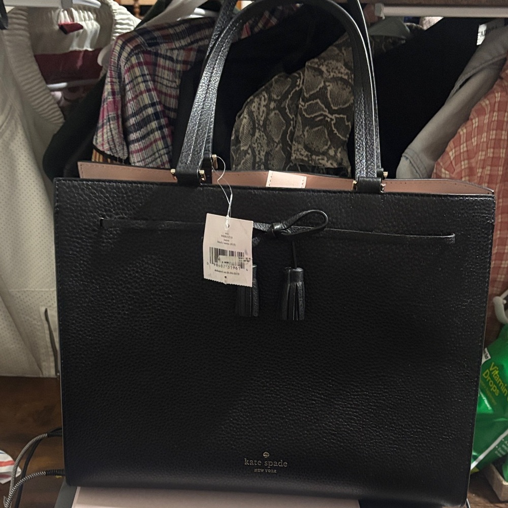 NWT Kate spade Black Pebbled Leather Tote with Tassel bow